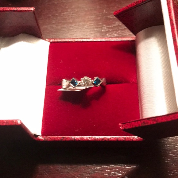 Engagement Ring with Certification - Picture 3 of 8